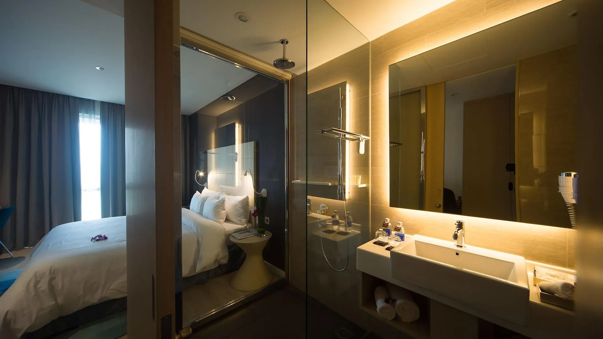 Liberty Central Saigon Riverside Hotel Ho Chi Minh City 4*,  Vietnam